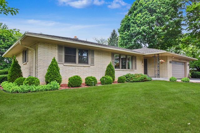 895 Copenhill DRIVE, Waukesha, WI 53186