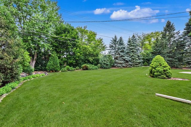 895 Copenhill DRIVE, Waukesha, WI 53186