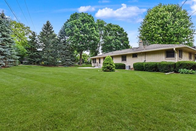 895 Copenhill DRIVE, Waukesha, WI 53186
