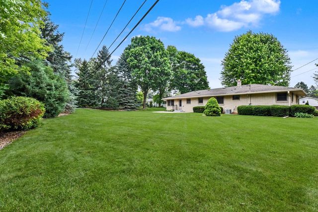 895 Copenhill DRIVE, Waukesha, WI 53186