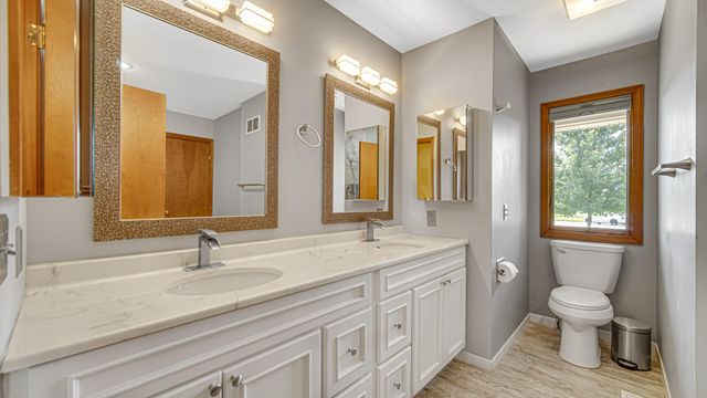 252 Bedford Circle, Valparaiso, IN 46383