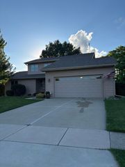 252 Bedford Circle, Valparaiso, IN 46383