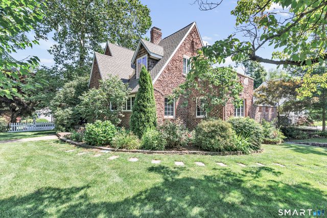 2 Winthrop Avenue, Norwalk, CT 06851