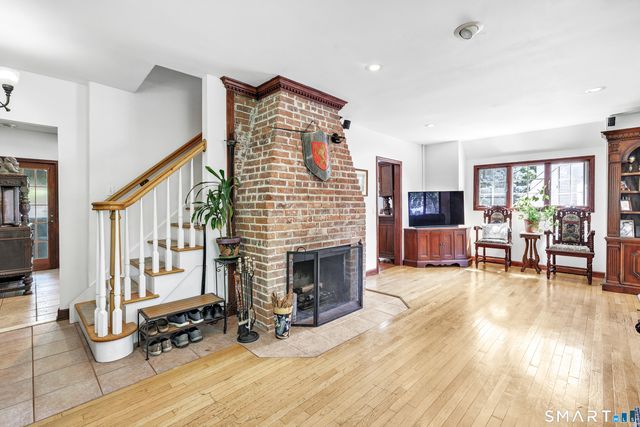 2 Winthrop Avenue, Norwalk, CT 06851