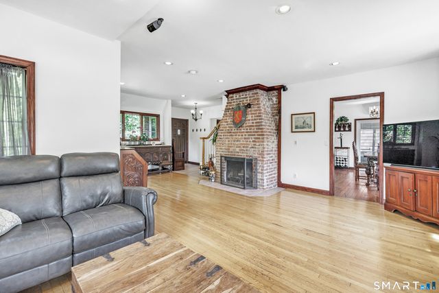 2 Winthrop Avenue, Norwalk, CT 06851