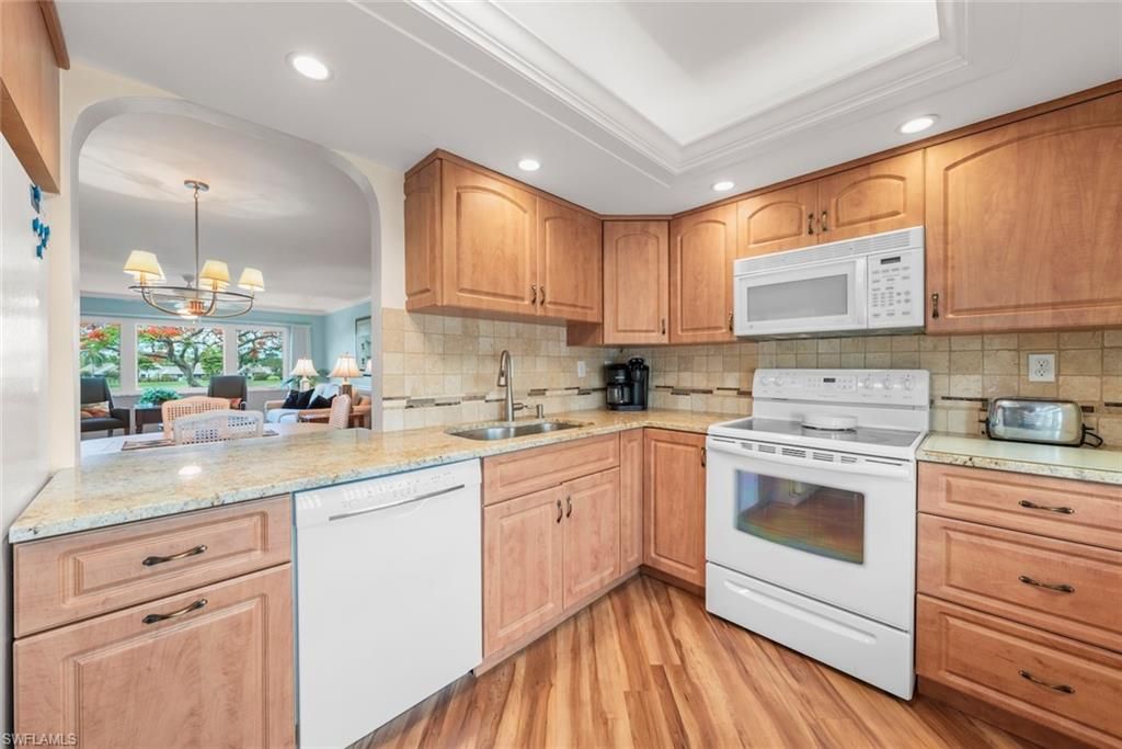 6102 Augusta DR 207, FORT MYERS, FL 33907 — photo 2