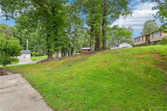 3020 Forestside Lane, Atlanta, GA 30349