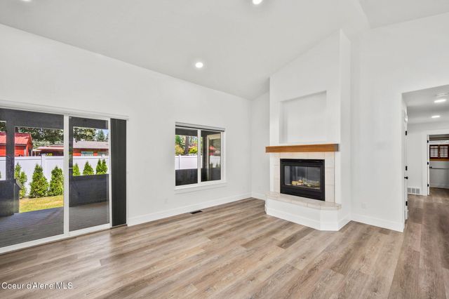 1633 Northwood Dr, Hayden Lake, ID 83835