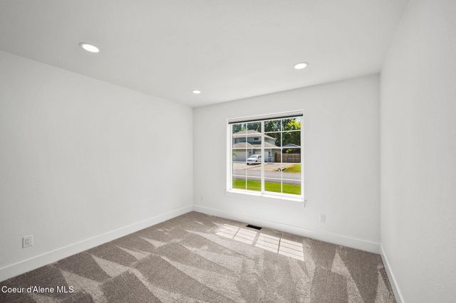 1633 Northwood Dr, Hayden Lake, ID 83835