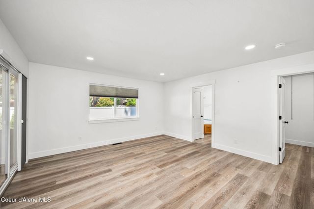 1633 Northwood Dr, Hayden Lake, ID 83835