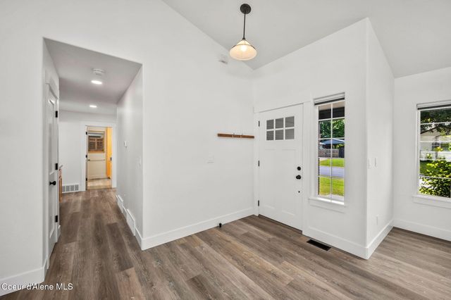 1633 Northwood Dr, Hayden Lake, ID 83835