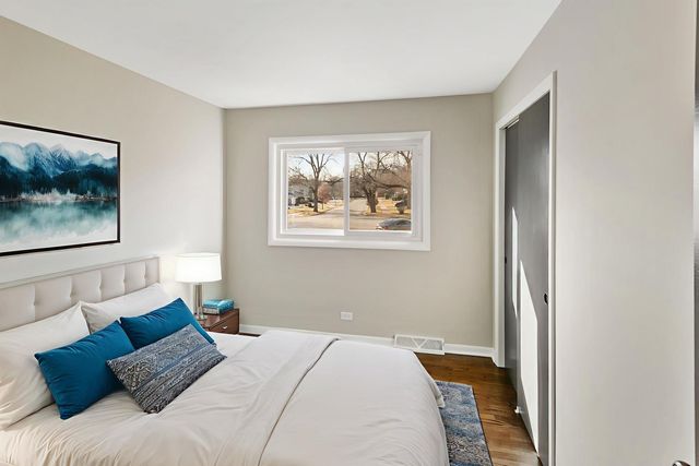 1339 Heather Road, Homewood, IL 60430