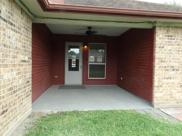 5917 Red River Drive, Dickinson, TX 77539