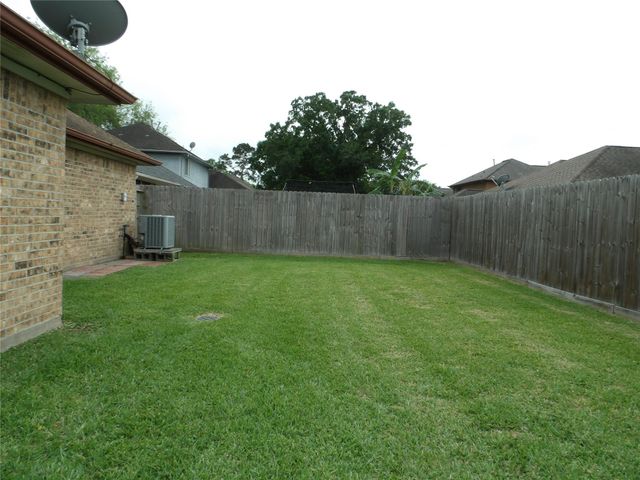 5917 Red River Drive, Dickinson, TX 77539
