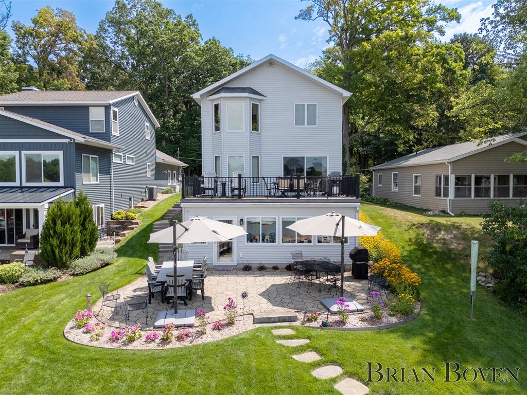 7550 Hessler Drive, Rockford, MI 49341