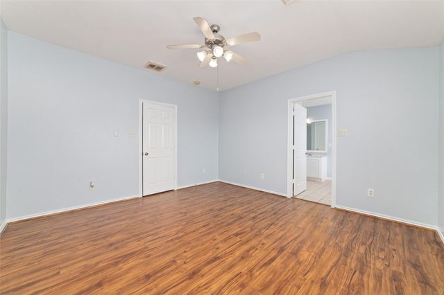 8734 Rainglen Lane, Houston, TX 77044