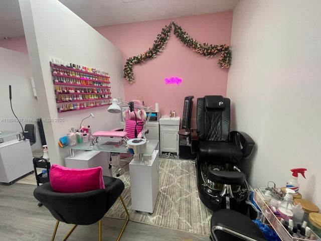 627 S State Road 7, Hollywood, FL 33023