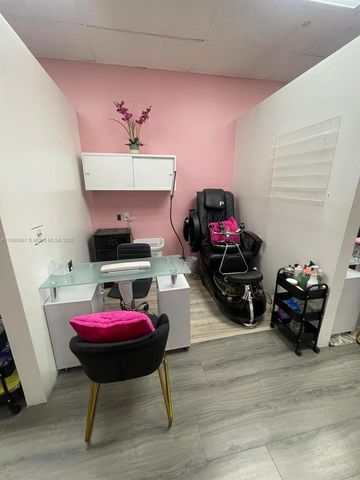 627 S State Road 7, Hollywood, FL 33023