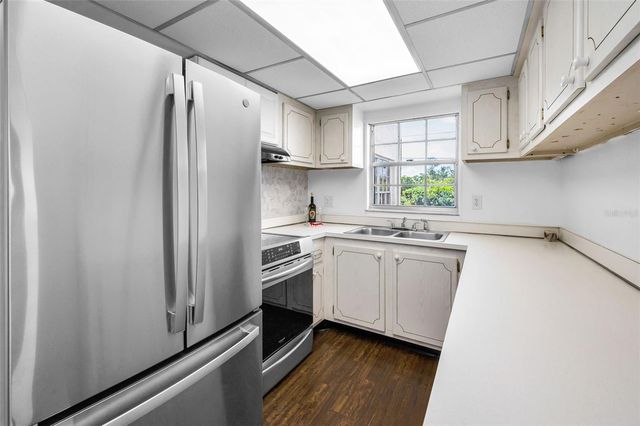 320 N BAYSHORE BOULEVARD 107, Clearwater, FL 33759