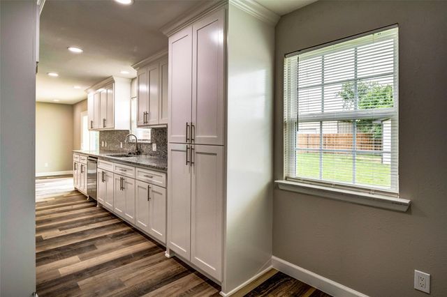 809 Michelle Drive, Everman, TX 76140