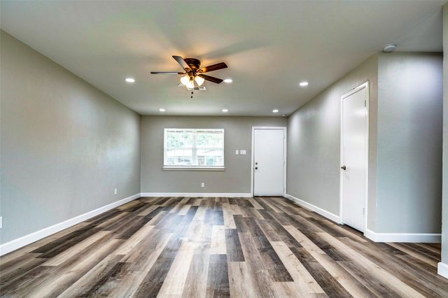 809 Michelle Drive, Everman, TX 76140
