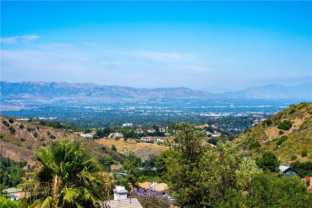 23665 Summit, Calabasas, CA 91302