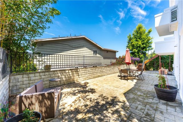 23665 Summit, Calabasas, CA 91302
