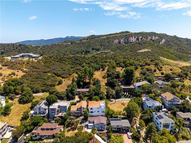 23665 Summit, Calabasas, CA 91302