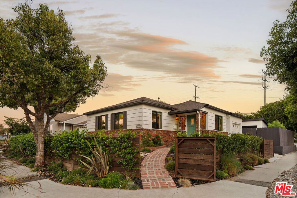 5592 W 82nd Street, Los Angeles, CA 90045 — photo 2