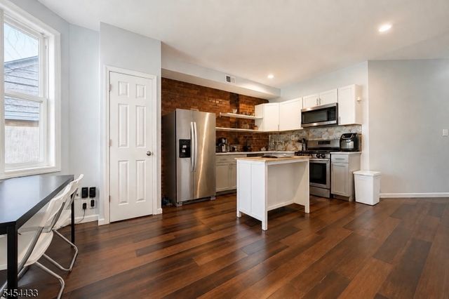 272 N 7Th St, Newark City, NJ 07107