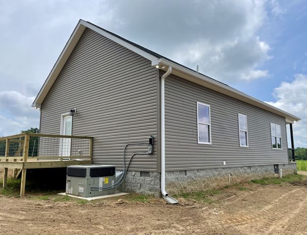 54 Union Hill Rd, Loretto, TN 38469