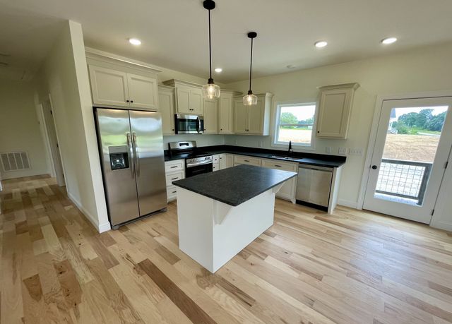 54 Union Hill Rd, Loretto, TN 38469