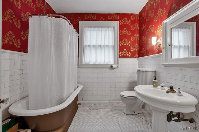 704 Auburn Avenue, Buffalo, NY 14222