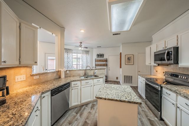 812 Chaparral Drive, Grand Prairie, TX 75052