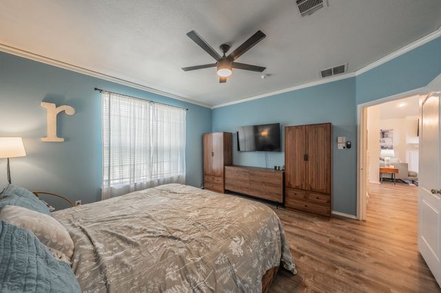 812 Chaparral Drive, Grand Prairie, TX 75052