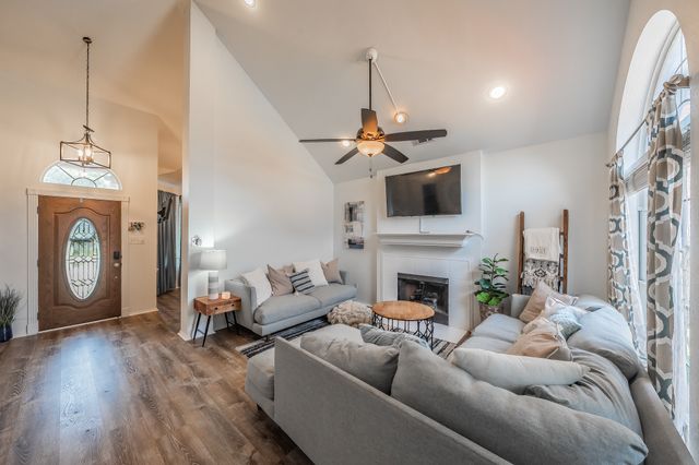 812 Chaparral Drive, Grand Prairie, TX 75052