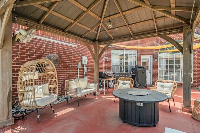 812 Chaparral Drive, Grand Prairie, TX 75052