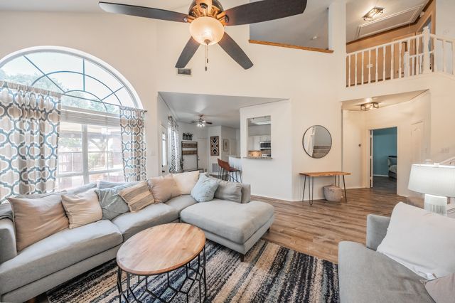 812 Chaparral Drive, Grand Prairie, TX 75052