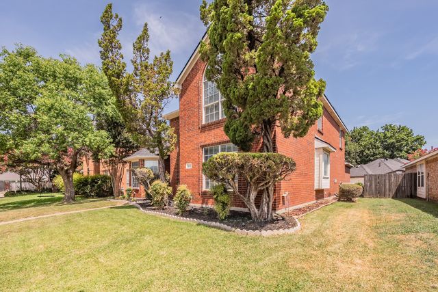 812 Chaparral Drive, Grand Prairie, TX 75052
