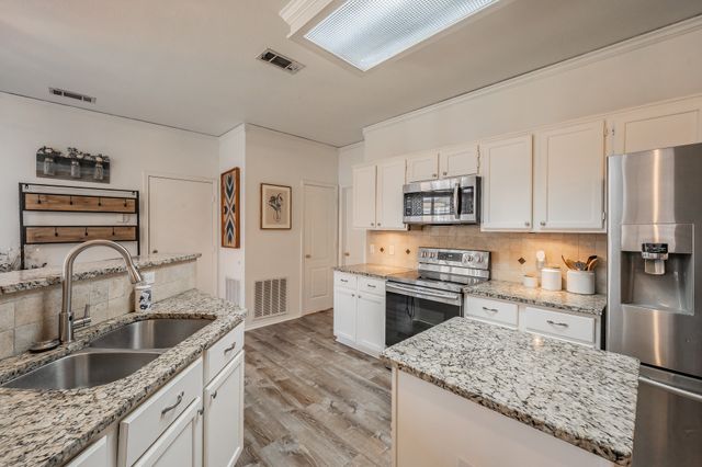 812 Chaparral Drive, Grand Prairie, TX 75052