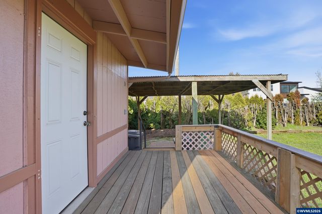 108 W 1st St, Canby, OR 97013