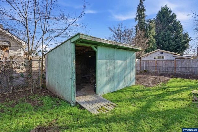 108 W 1st St, Canby, OR 97013