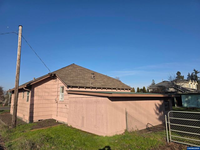 108 W 1st St, Canby, OR 97013