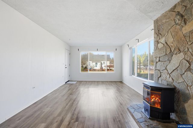 108 W 1st St, Canby, OR 97013