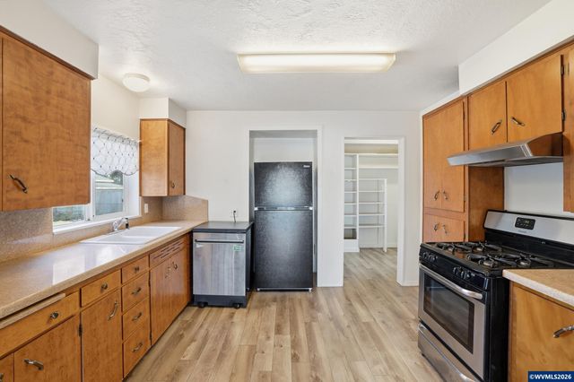 108 W 1st St, Canby, OR 97013