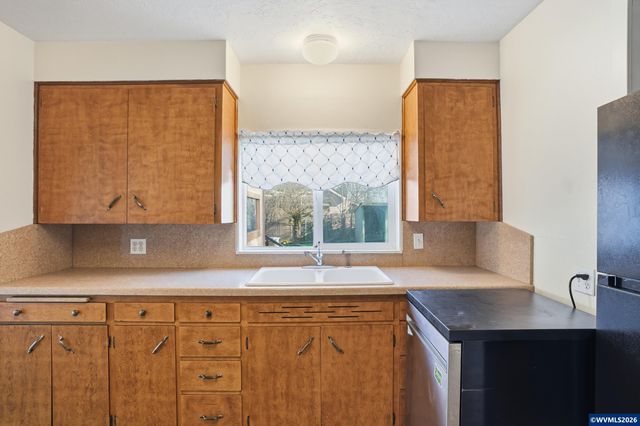 108 W 1st St, Canby, OR 97013