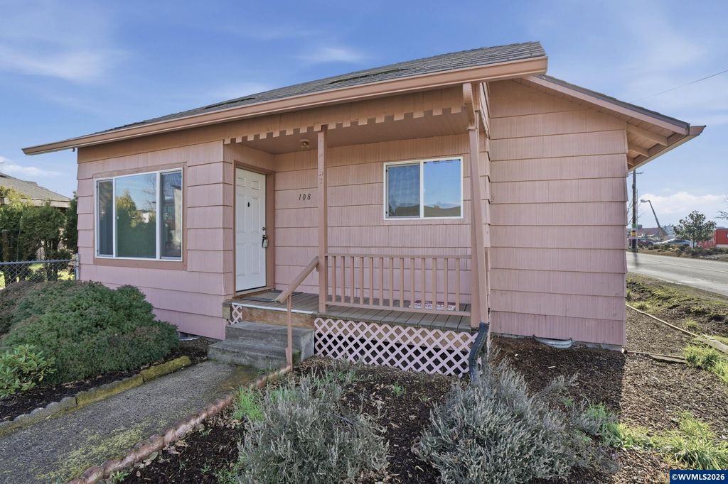 108 W 1st St, Canby, OR 97013