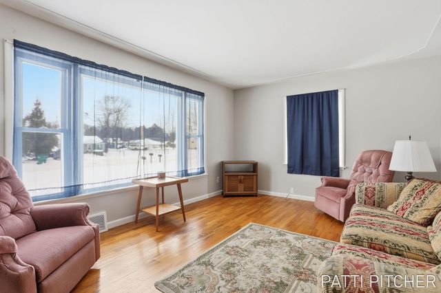 2117 Columbus Avenue, Norton Shores, MI 49441