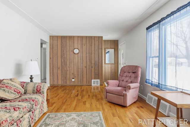 2117 Columbus Avenue, Norton Shores, MI 49441