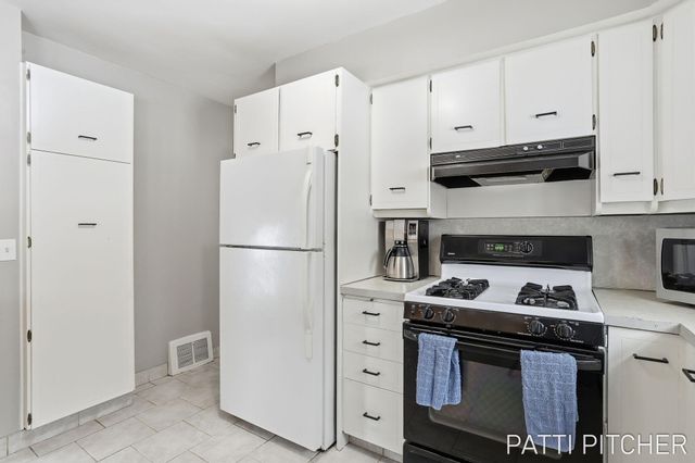 2117 Columbus Avenue, Norton Shores, MI 49441